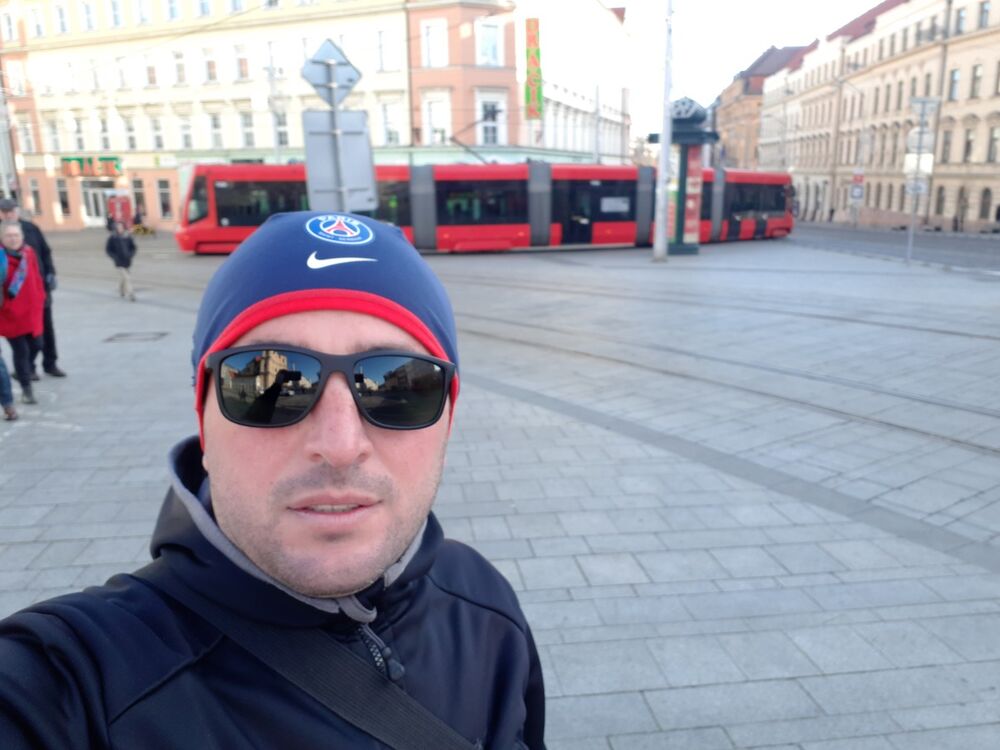  18602757  Leri, 40 ,    