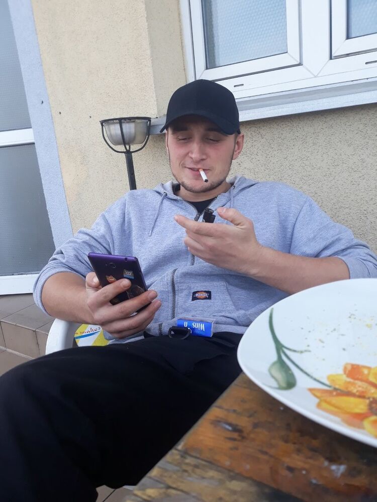  17964817  Aleksander, 28 ,    