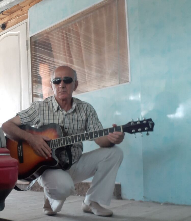  21125037  Yunis, 70 ,    
