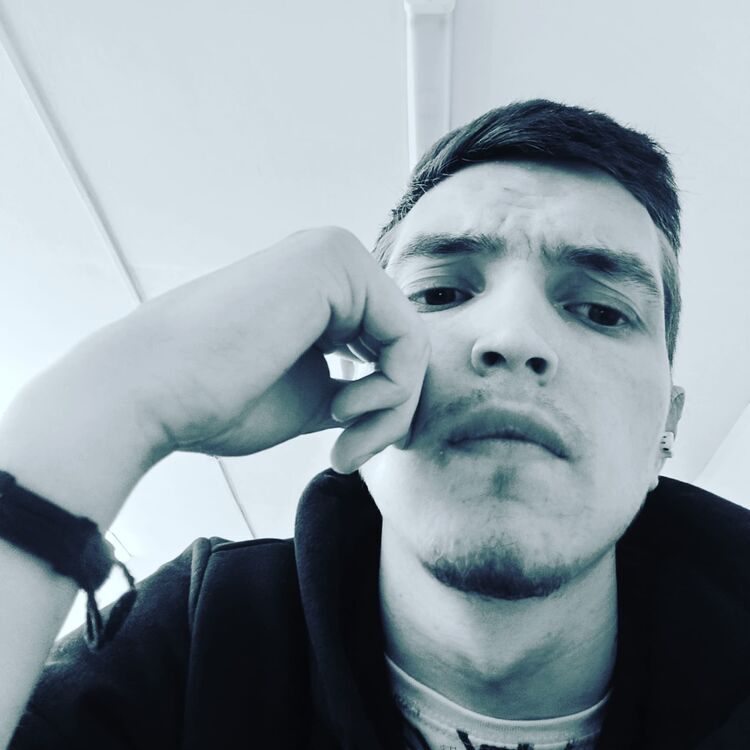  35809667  Ivan, 22 ,    