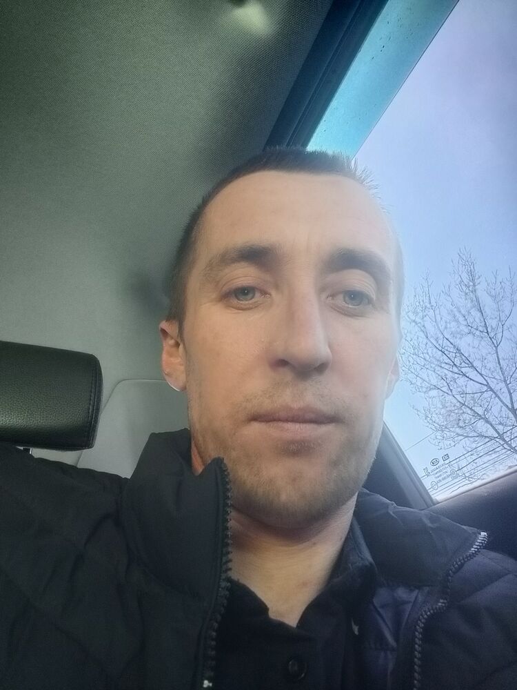  52105267  Sergei, 36 ,     