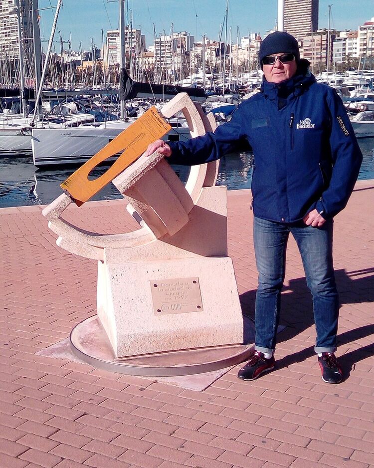  20741547  Georg, 52 ,    