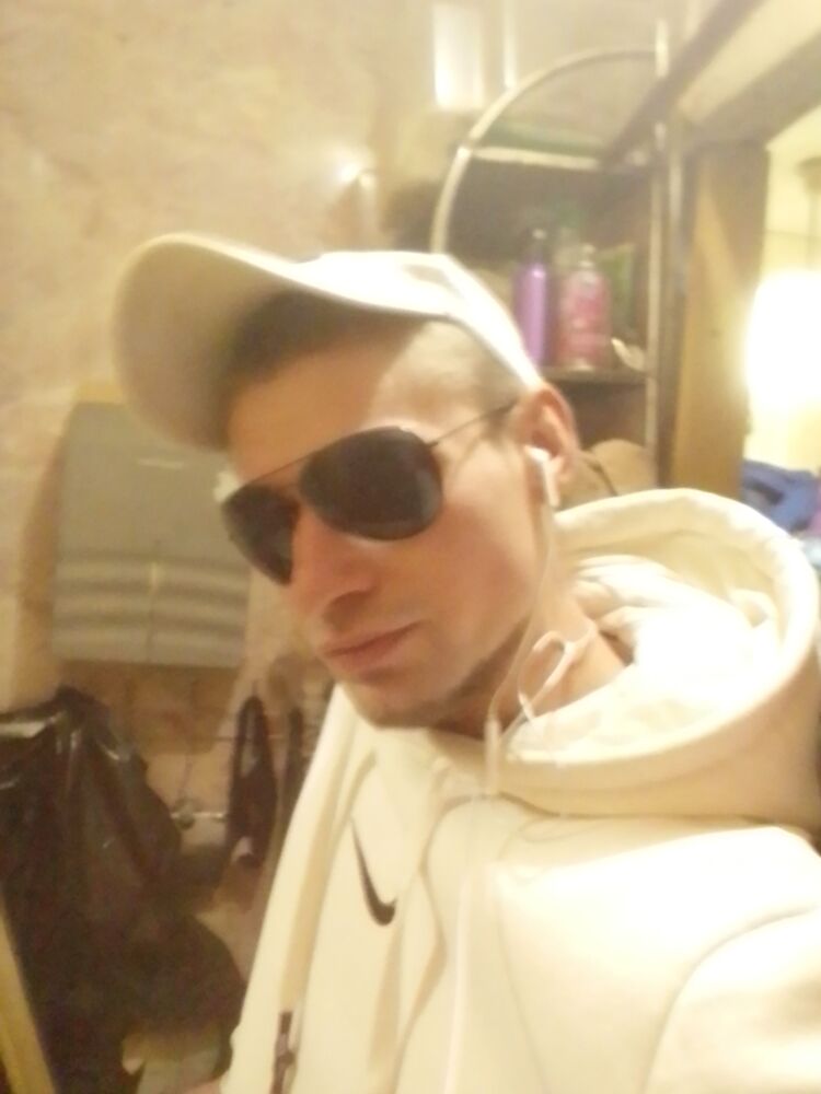  40437807  , 32 ,    