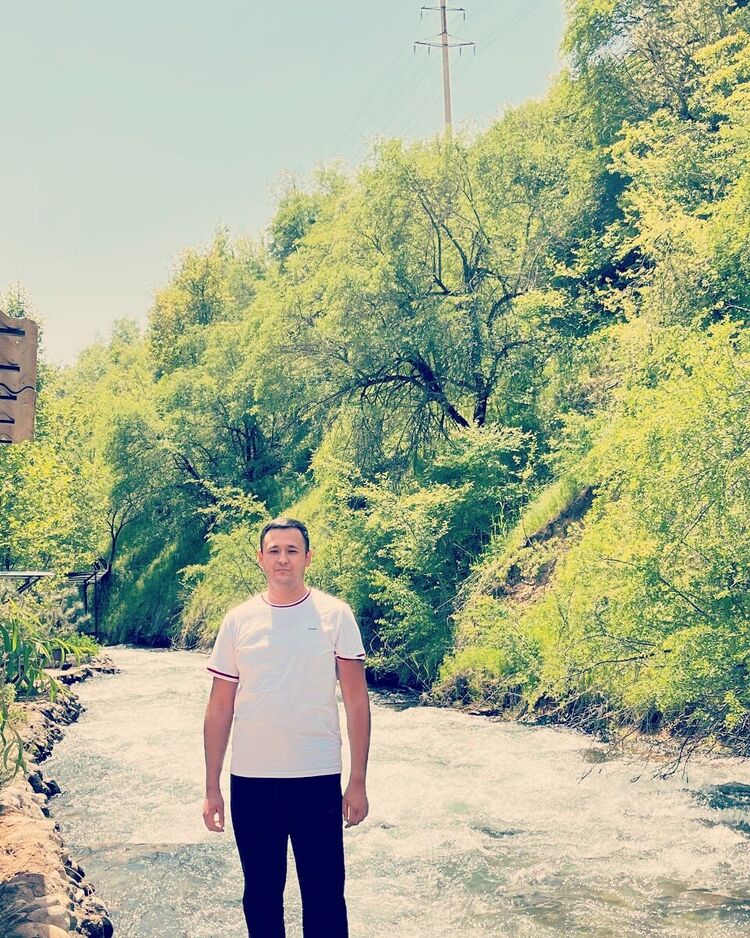  44271157  Komol, 27 ,    