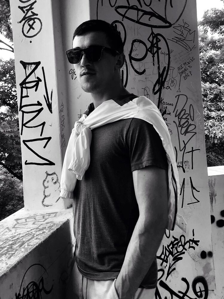  28925827  Frank, 30 ,    Praha