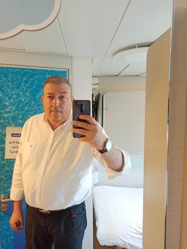  22420047  Nick, 63 ,    