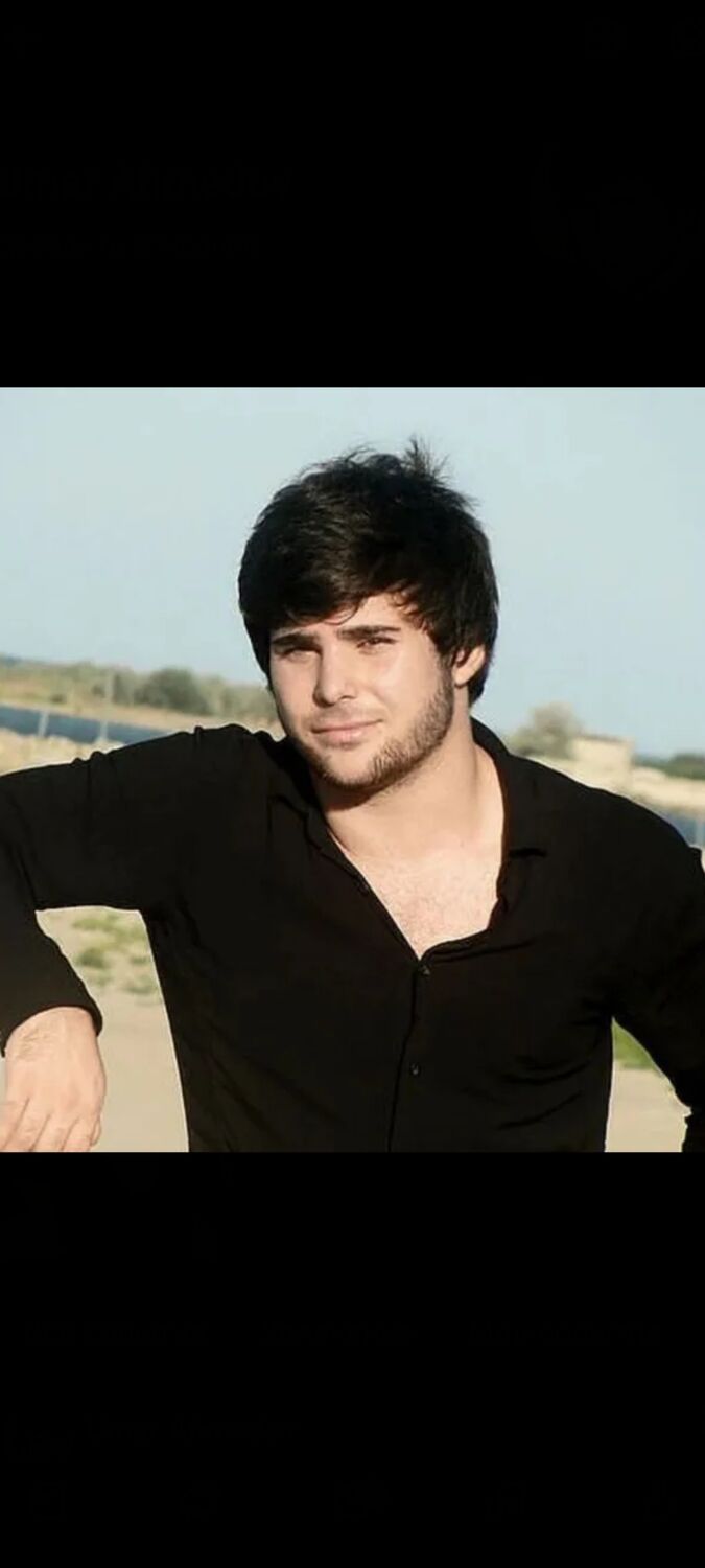 47633147  Umar, 26 ,    