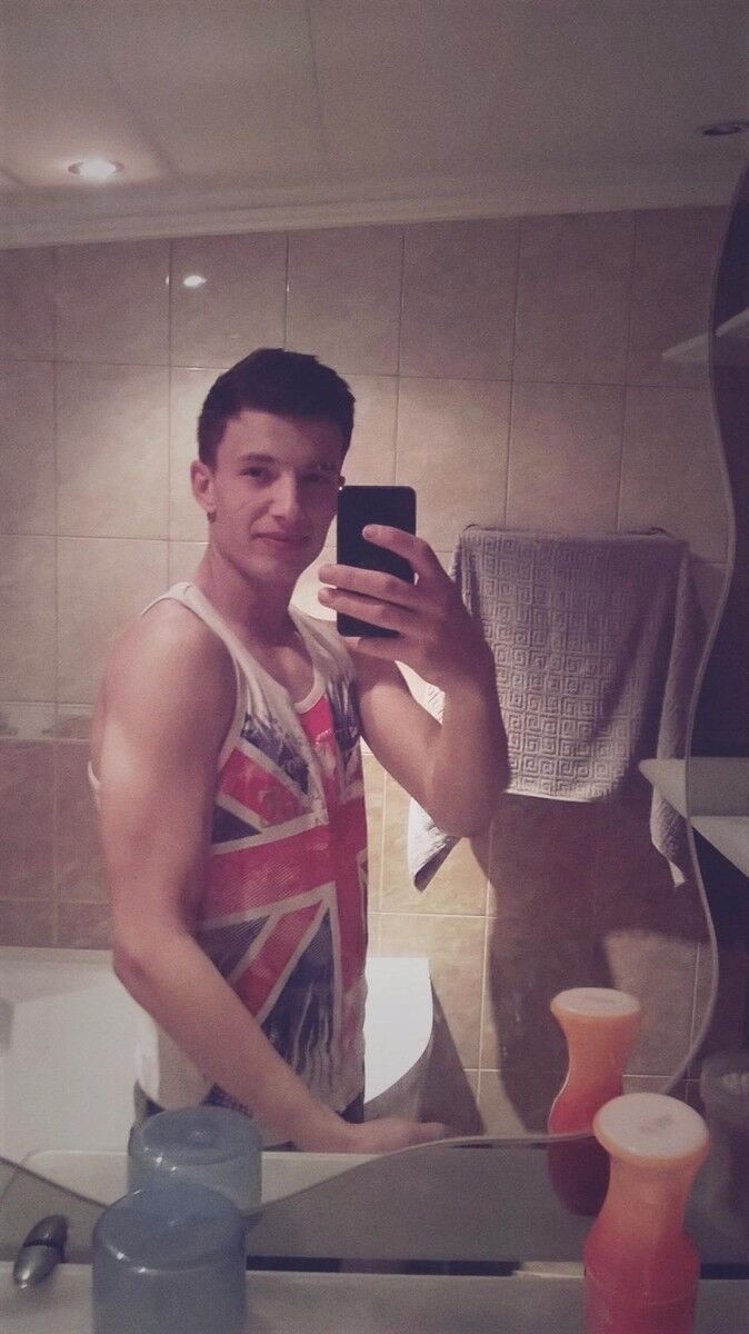  6923547  Alexandru, 28 ,    