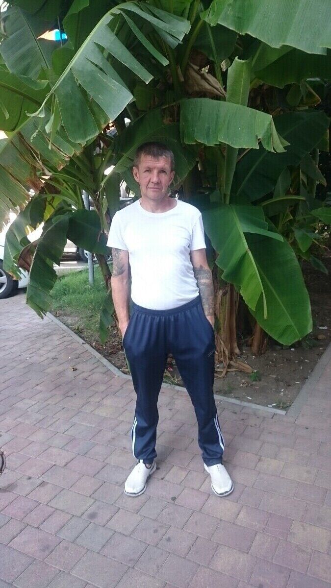  21212167  Eduard, 48 ,    