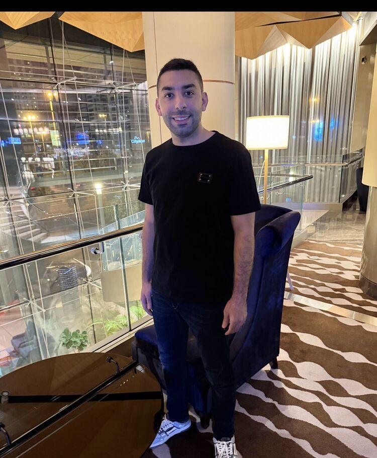  53793757  Ali, 27 ,    Santa Monica