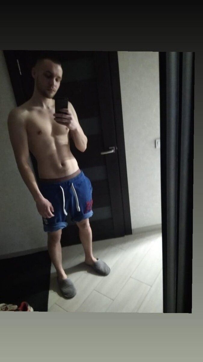  15727787  Vladek, 31 ,    