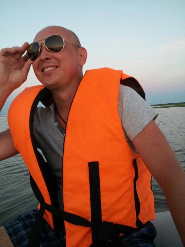  42005657  Vadim, 44 ,    