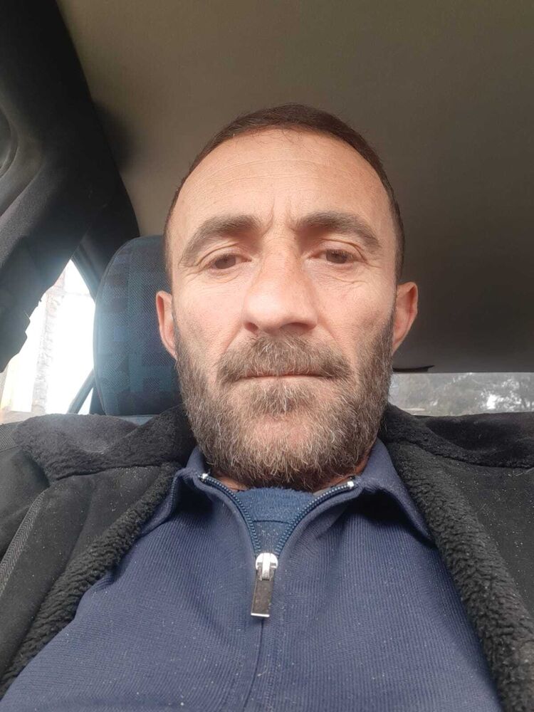  48015897  Artur, 47 ,    