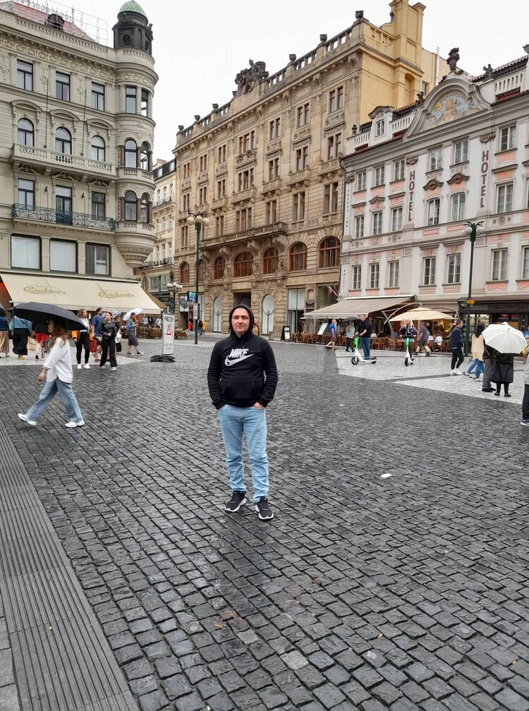  33837137  Nikolay, 42 ,    Praha