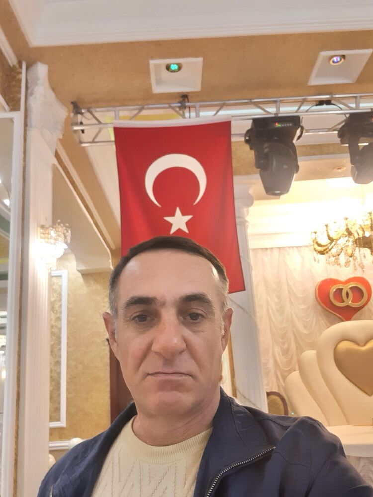  40564367  Alim, 43 ,    