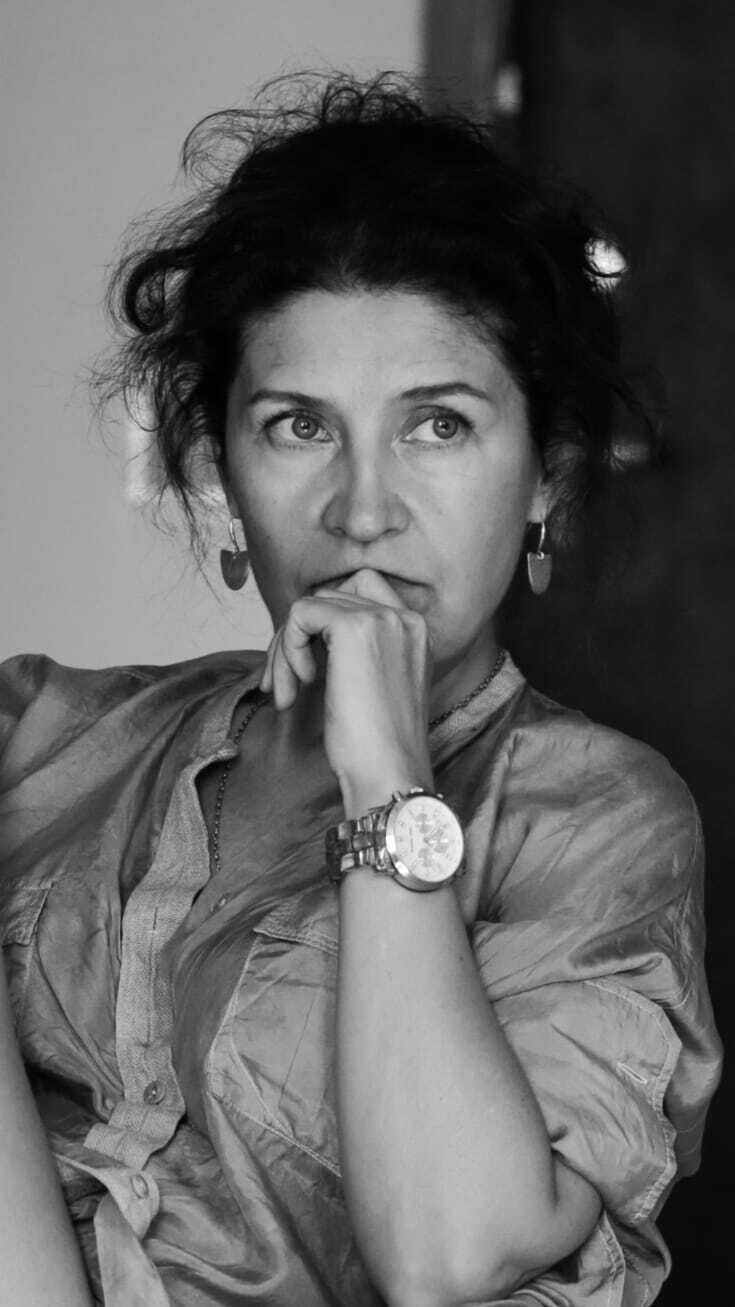  54405667  Domina, 49 ,    