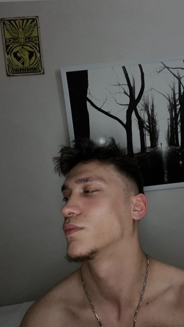 43043207  Emre, 24 ,    