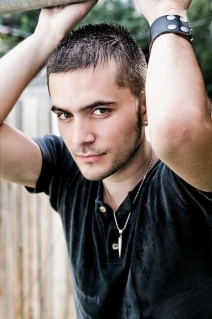  6885927  Lilik, 35 ,    