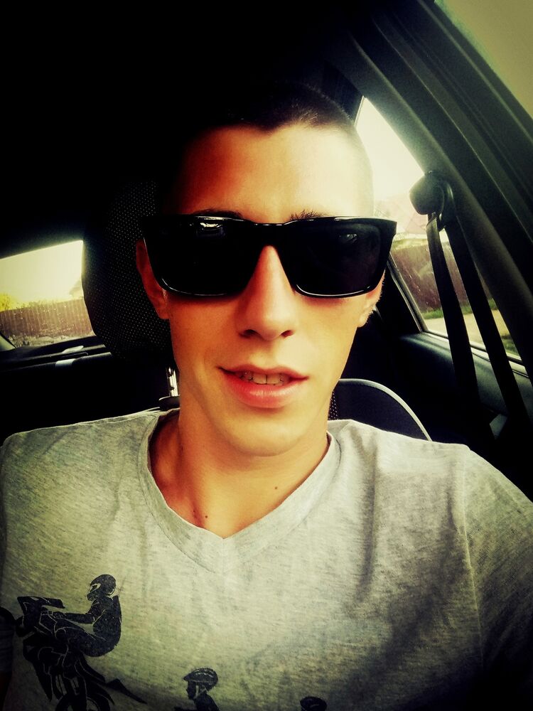  31402957  Vlad, 24 ,    