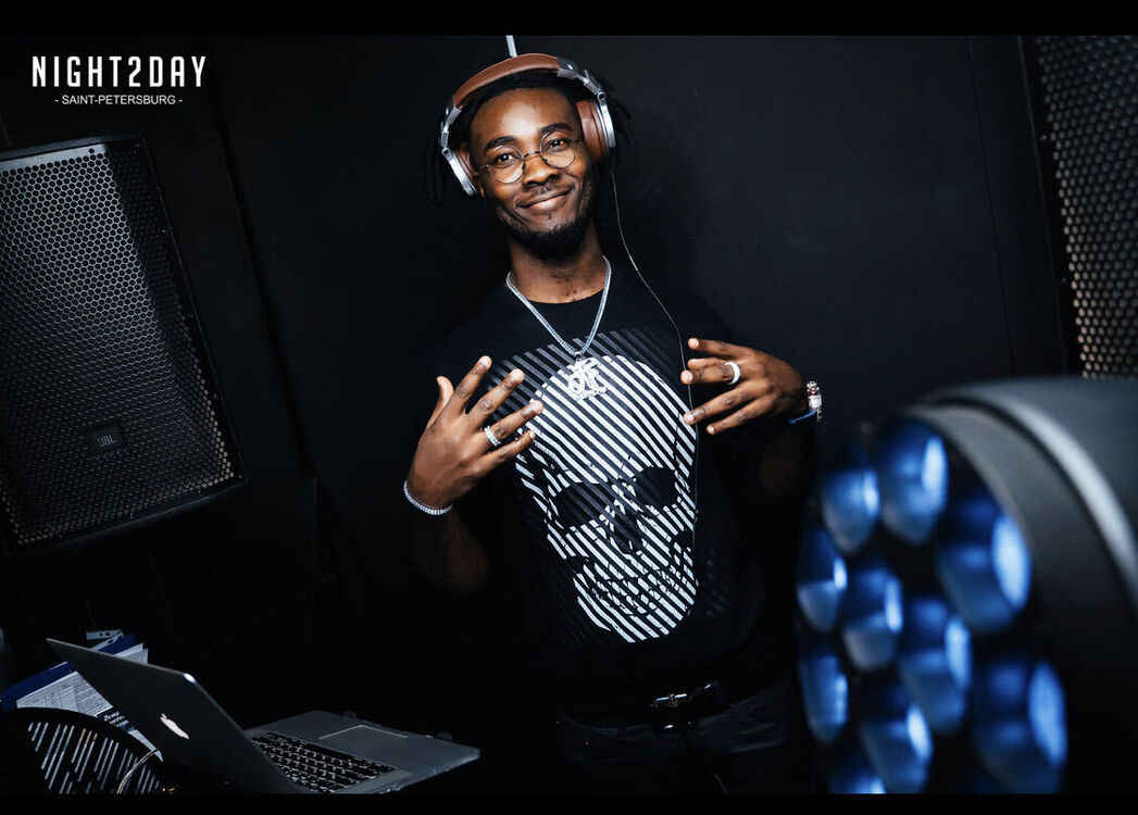  ,   Dj, 28 ,   ,   