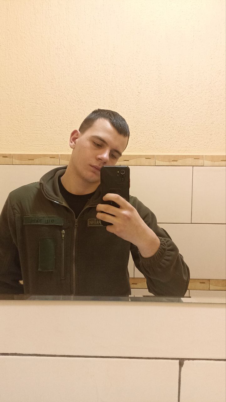  35114827  Ivan, 20 ,    