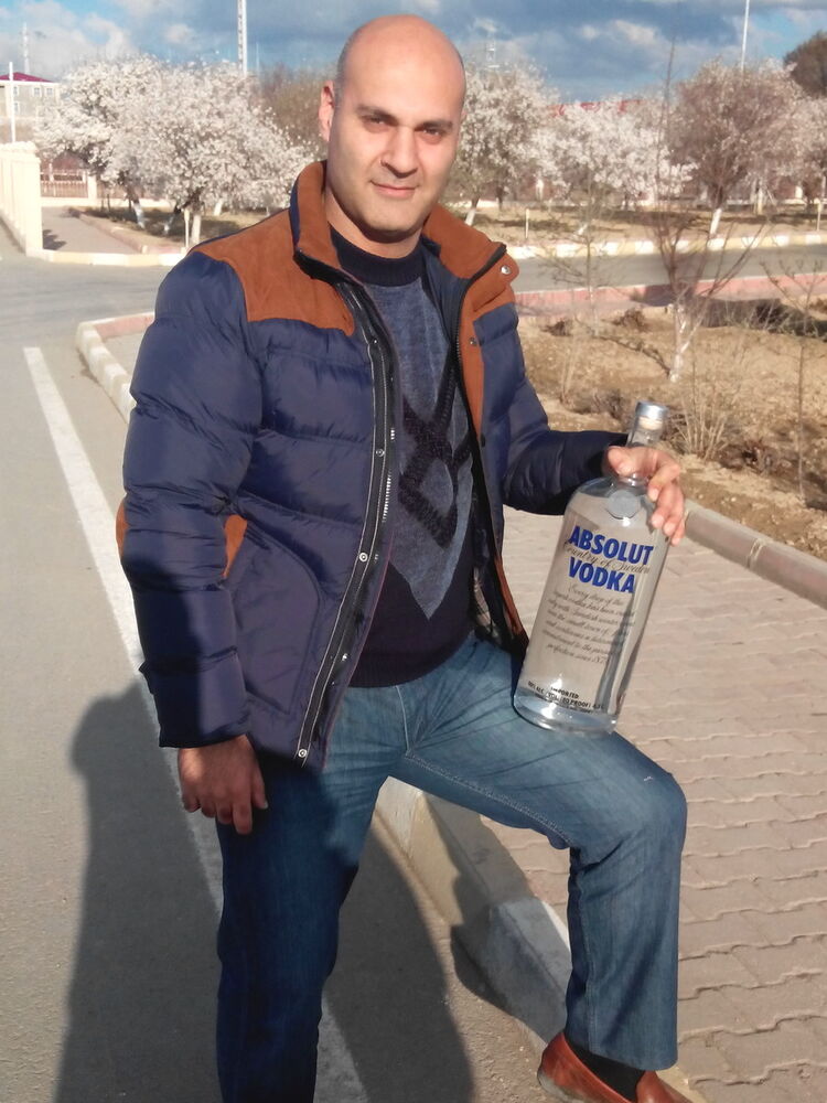  ,   Elvin, 42 ,   