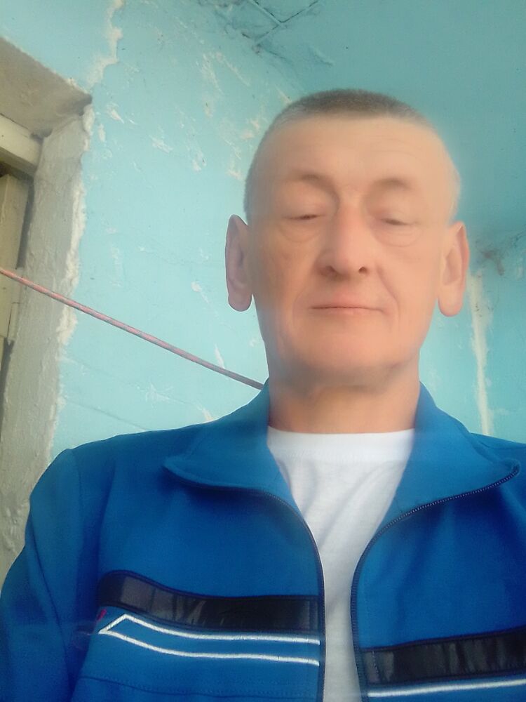  42998207  Aleksei, 46 ,    