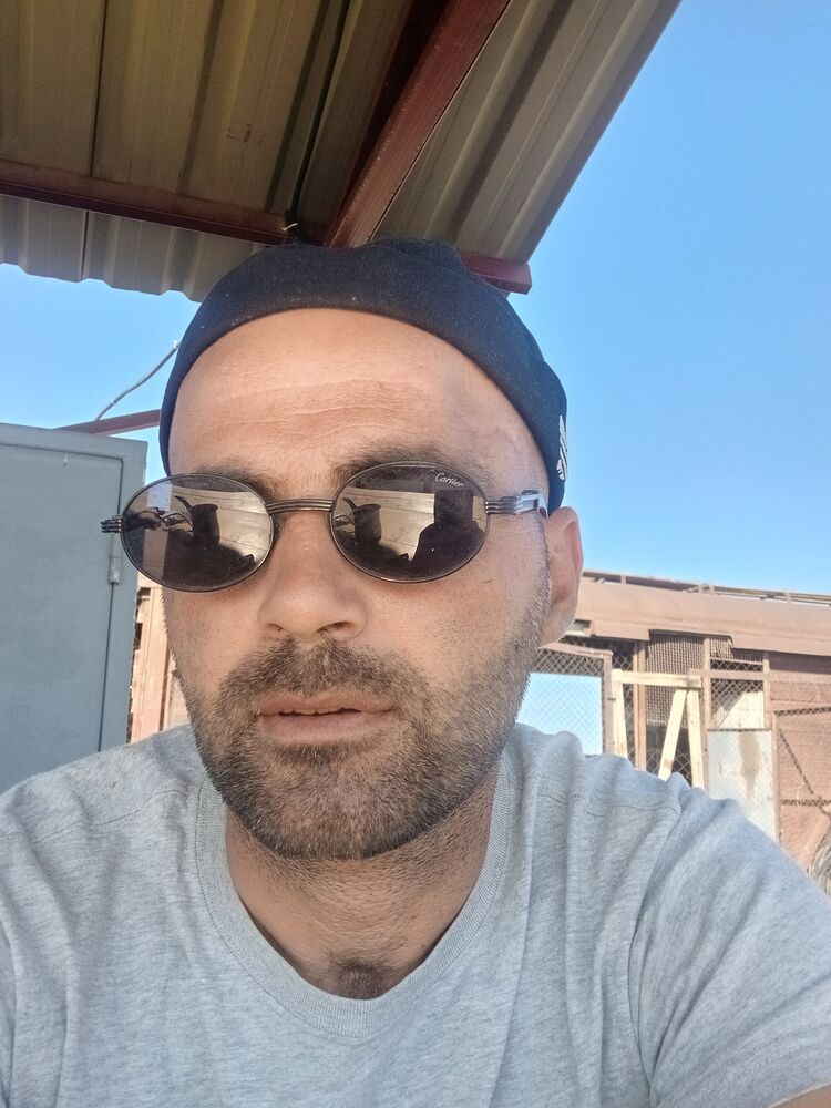  ,   Armen, 33 ,   ,   , c , 