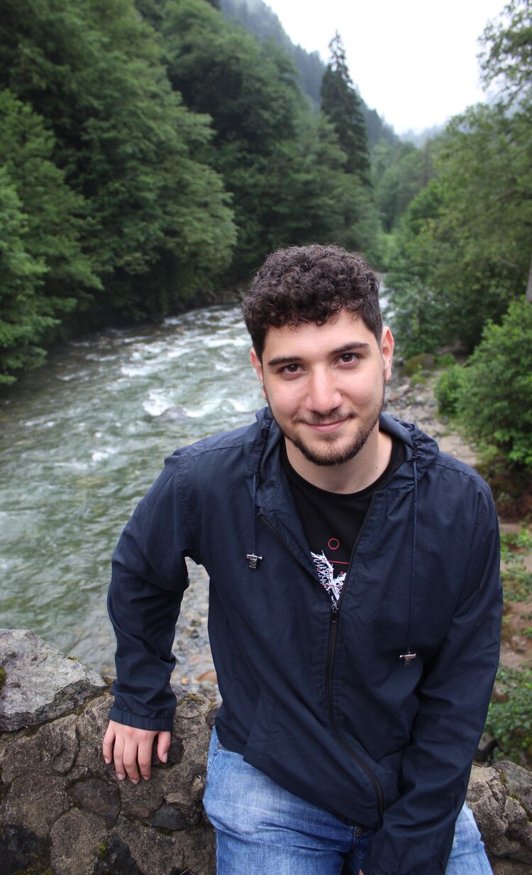 26213837  Yusuf, 27 ,    Boyalik