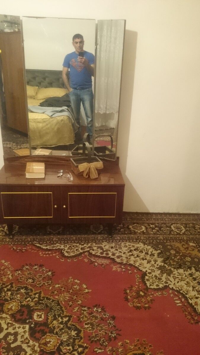  ,   Armen, 51 ,   ,   , c 