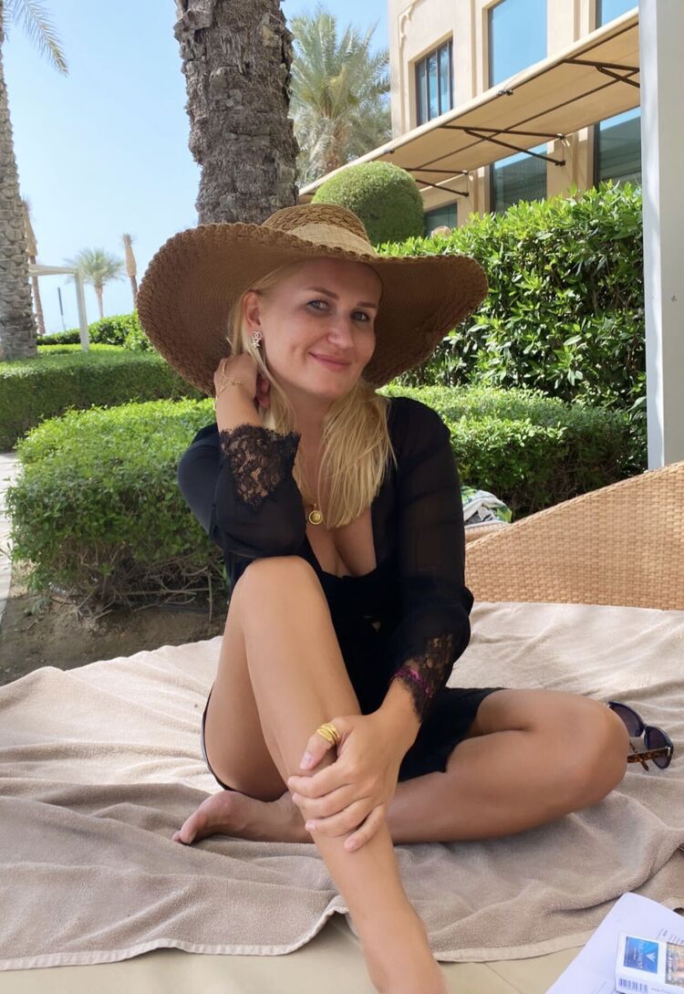  ,   Galia, 37 ,   ,   