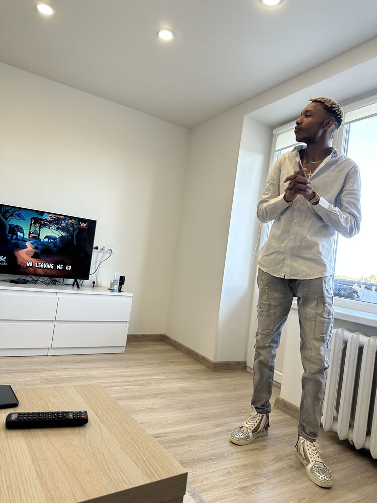  36939997  Alvin, 27 ,    