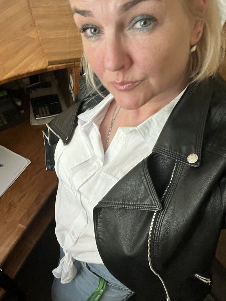  ,   Eva, 46 ,   