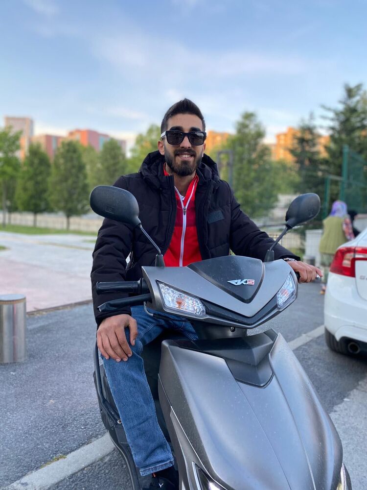  ,   Emir, 27 ,   ,   