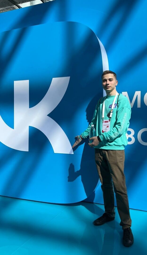  34675277  Konstantin, 23 ,    