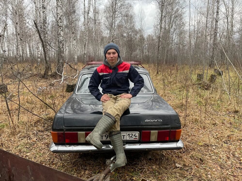  30433907  Stepan, 23 ,    