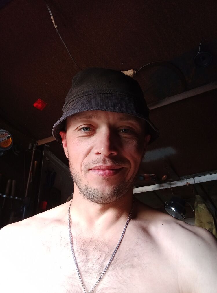  44427927  , 33 ,    