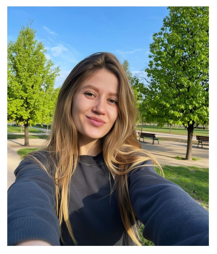  ,   Veronika, 33 ,   ,   