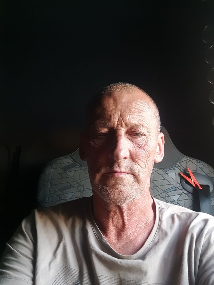  38122687  Yra, 58 ,    