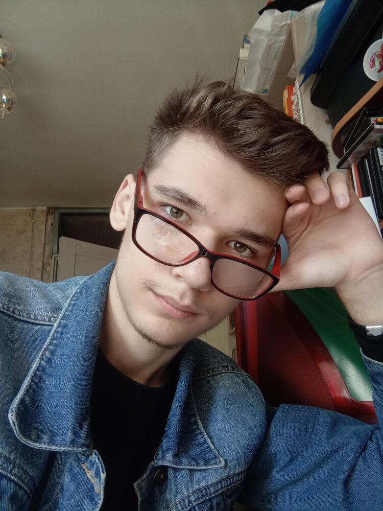  48128477  Niki, 18 ,    