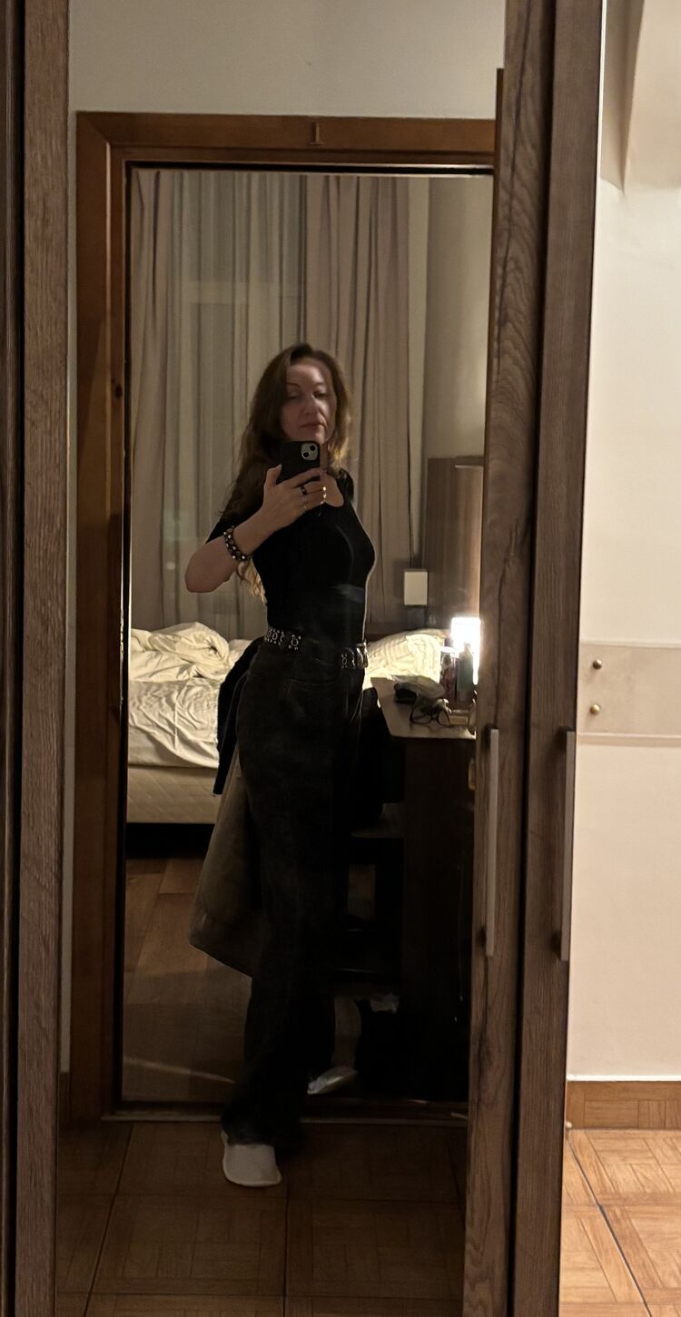  54030877  Lina, 43 ,    