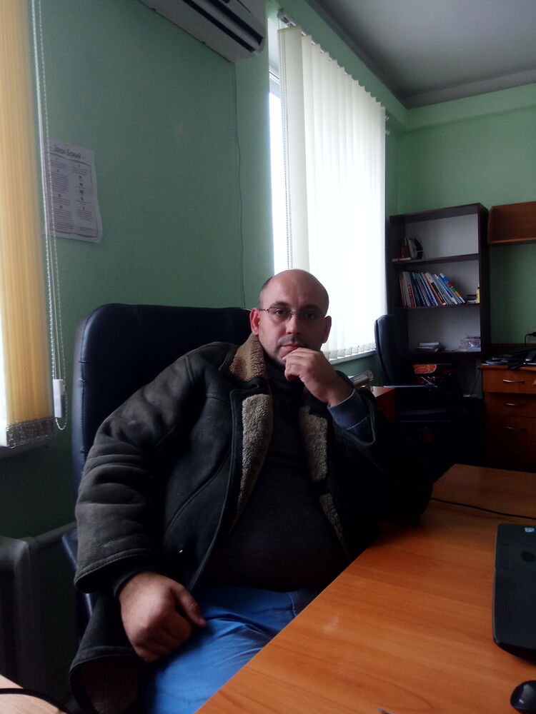  11021277  Roman, 42 ,    