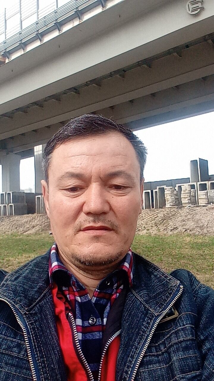  42484017  Ikrom, 47 ,    