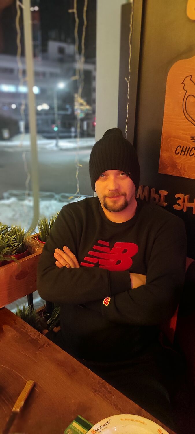  33580487  Mikhail, 40 ,    