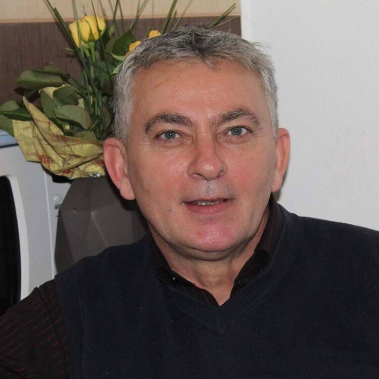  38826767  John Chris, 61 ,    