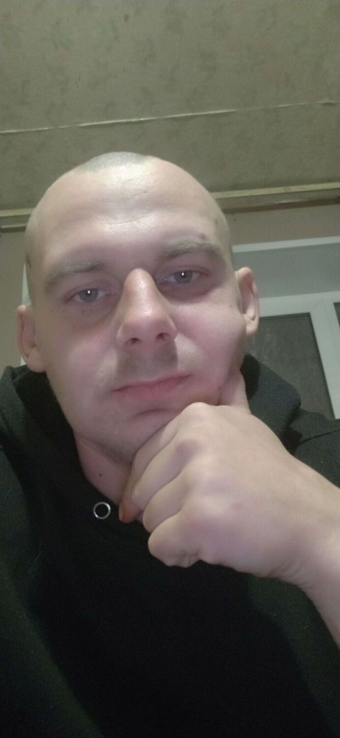  31051237  Artem, 36 ,    