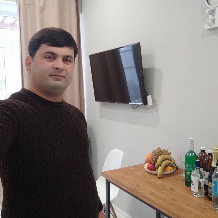  44280217  Farrux, 38 ,    