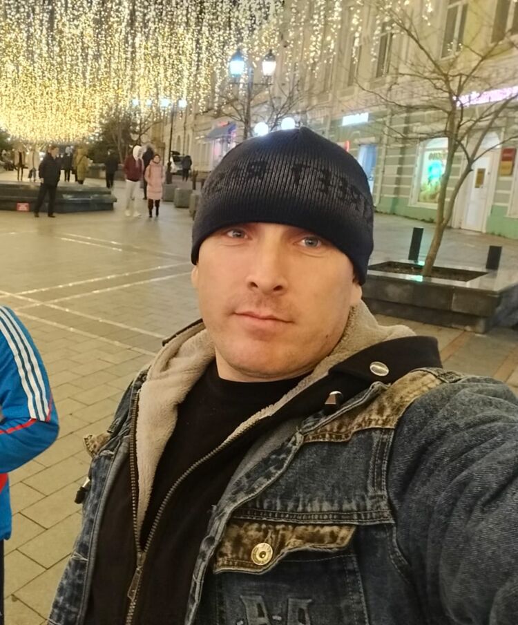  36587387  Alex, 38 ,     