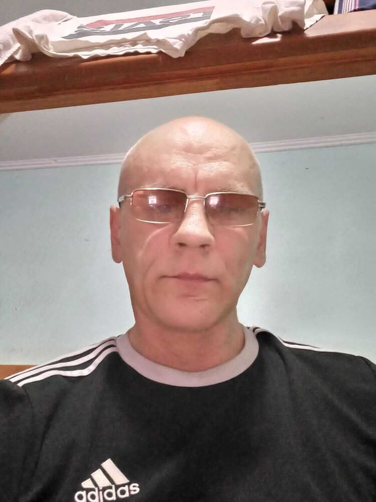  51794047  Viktor, 49 ,    