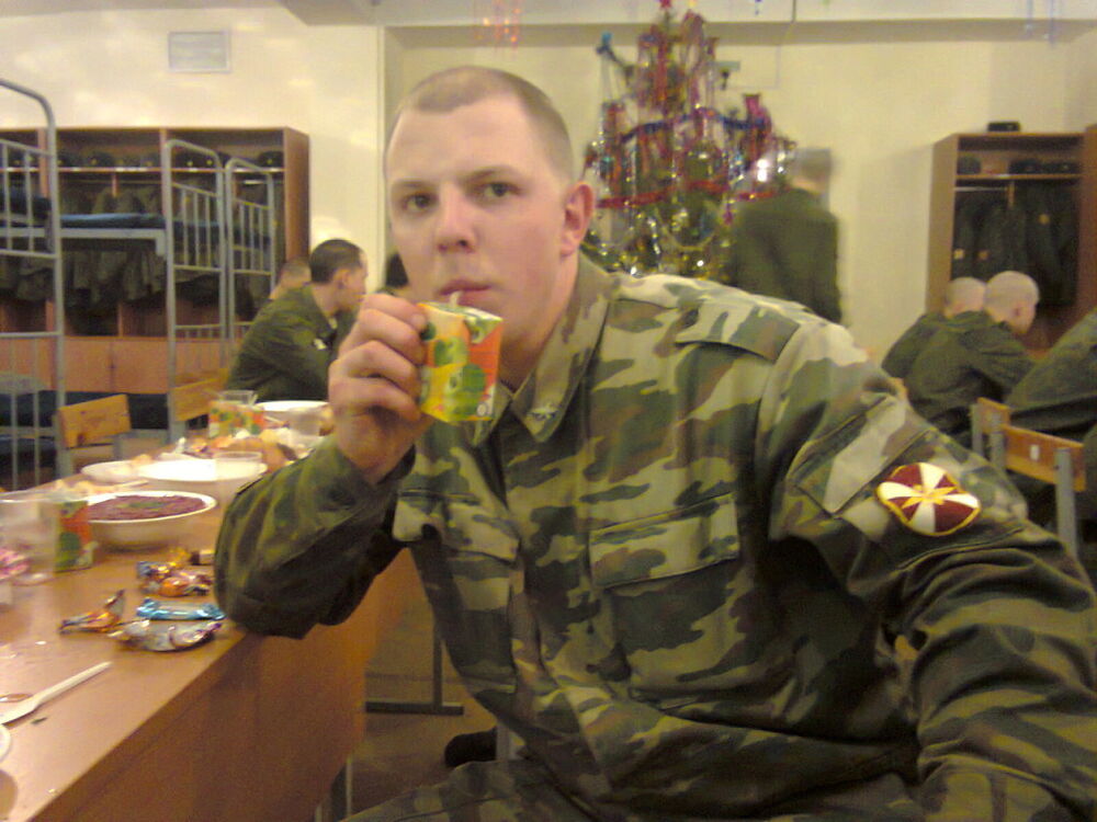  19181727  Viktor, 34 ,    